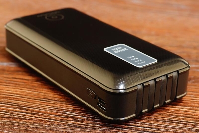 WUW U40 2A POWER BANK С ВГРАДЕНИ КАБЕЛИ - 20,000 mAh - Черен